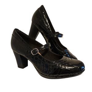 CLARKS Woman's black patent leather shoe Mary Jane style size 9